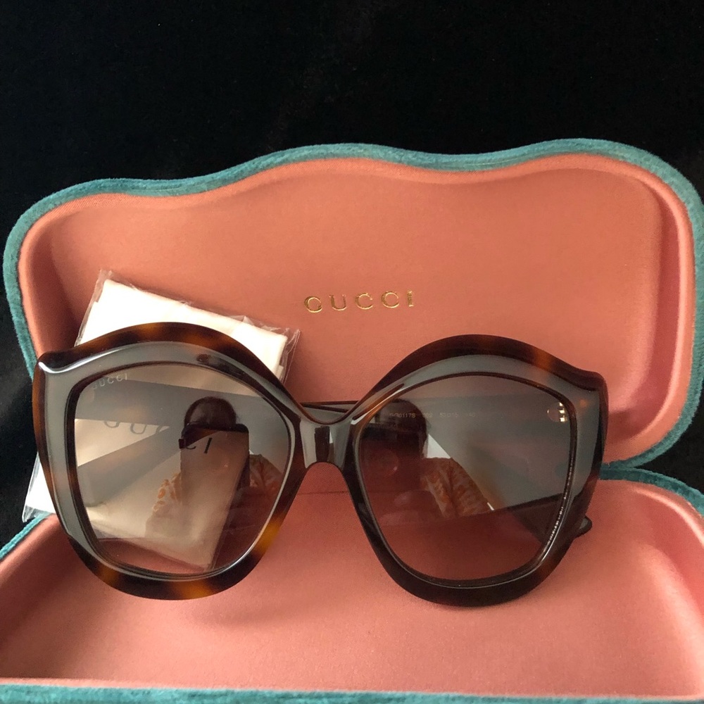 GUCCI SUN GLASSES FOR WIMAN .
